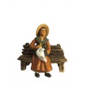 Femme à la Poule assise sur le banc